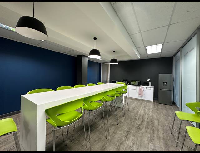 133M² OFFICE TO LET IN IRENE